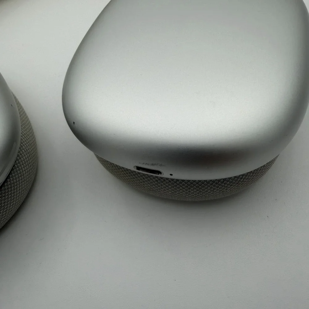 Apple AirPods Max Wireless Over-Ear Headset A2096 - Silver w/ Case